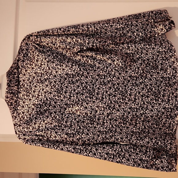 Black and white blouse - Picture 3 of 3